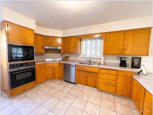 Image of This house is a 3 bedroom(s), 2 bathrooms, located in Visalia, CA.