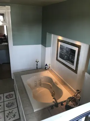 Image of Spacious Loft\/Spa in Heart of Historic Madison.