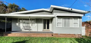 Image of Cosy Mid-Century home, Central, Off Street Parking and Fur Baby Friendly