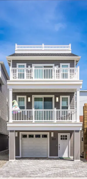Image of Stunning NEW house! Family Pet Friendly, Bay Views, 3 min to Beach an Boardwalk!