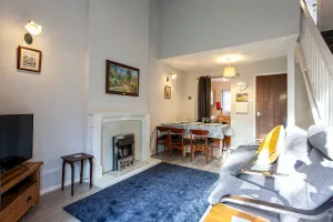 Image of Spacious House in Sheffield - Great Location!