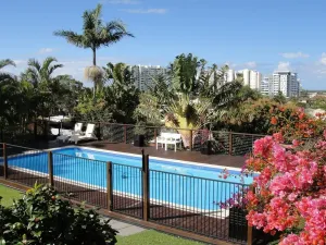 Image of Spacious Broadwater family home,  huge  pool &  fantastic views