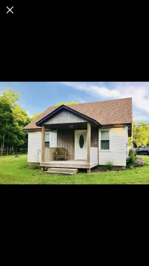 Image of Newly remodeled, cozy cottage only steps away from the Katy Trail in Windsor, MO