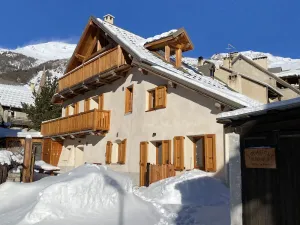 Image of Monêtier-les-Bains center, ground floor, 3 separate bedrooms, private garden