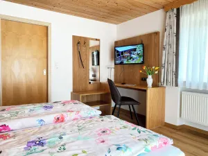 Image of Ferienwohnung Zuhaus - 2 Personen, 35 qm, Terrasse mit Bergblick