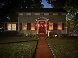 Image of Historic home! Minutes to the beaches, Babylon Village, short train ride to NYC!