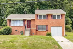 Image of Modern 4-Bedroom Retreat with High-Tech Amenities