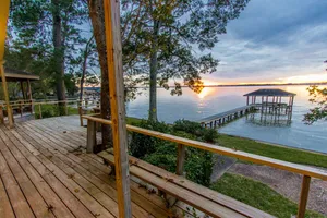 Image of Very Private 1-Acre, 4-Bedrooms, 3-Fish Records, 21-Floor to Ceiling Windows