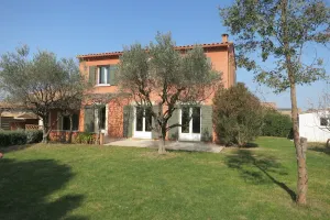 Image of 120m² villa with swimming pool and garden close to nature and amenities