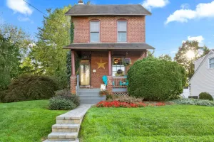 Image of ♛Historic & Spacious Oasis ~ 5★ Location, Backyard