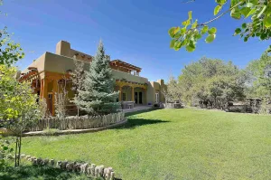 Image of Green Acres Gorgeous Estate 9 minutes from the Plaza!