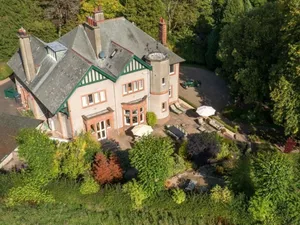 Image of Gorgeous Arts & Craft period house with 8 ensuite bedrooms