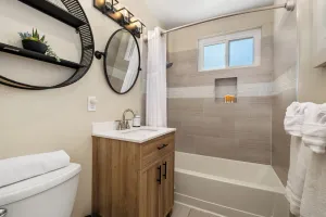 Image of Stylish Chic Hotel-style Beach Cottage-Central AC,Patio,Bikes,Walk to Beach
