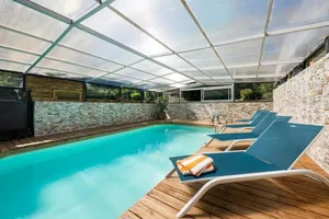 Image of Maison en pierre, piscine et jardin proche mer