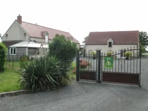 Image of Charming Farmhouse Near Woods & Canal - Ideal for Families, Sleeps 9
