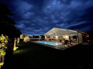 Image of House with swimming pool close to the ocean