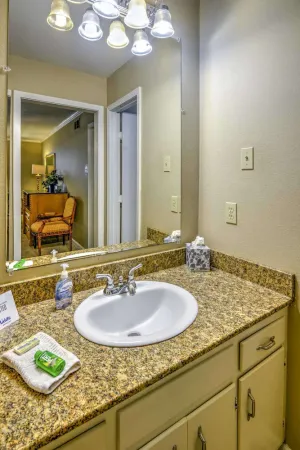 Image of 3 Bedroom 2 Bathroom Comfortable Furnished Home<br>4585 SouthPark Dr.