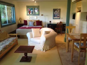 Image of Charming, Comfortable Garden Studio Above The University.