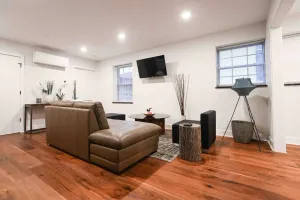 Image of Unit 102 · NEAR YALE AND DOWNTOWN  NEWLY RENOVATED
