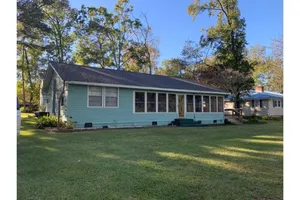 Image of Courtney House on Lake Marion