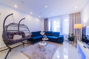 Image of Lit Living: Luxury - Box Spring - Between Mannheim and Heidelberg - Netflix