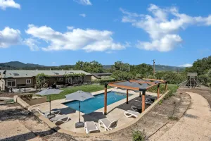 Image of Spacious Modern Home - Pool, Views And Acres