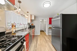 Image of Queen Suites~Free Coffee~Private Parking\/Sleeps8
