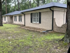 Image of BestStays@King Bee. Large Groups OK.TVs in rooms and Newly Fenced Backyard