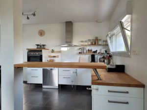 Image of House in Crozon between the village and the beaches.