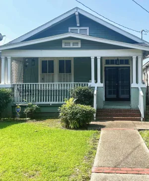 Image of Beautiful Cottage - Prime Downtown Location