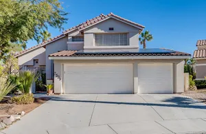 Image of Deluxe 4 Bed \/ 3 Bath with Heated Pool close to the strip