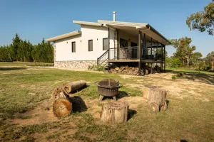 Image of Located 10 minutes walk from the main street overlooking the local creek