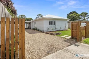 Image of Castaway, Cowes beach house