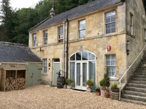 Image of STUNNING COACH HOUSE 10 MINUTE BATH, SLEEPS 8, OPEN FIRE & TABLE TENNIS