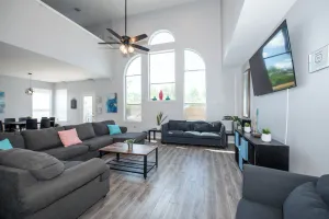 Image of Stylish 7-BR w Pool & Spa 20 Mins Downtown