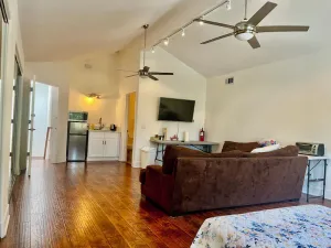 Image of Private guest-suite with separate entrance