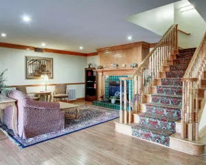 Image of Econo Lodge Inn & Suites