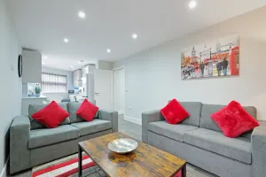 Image of 04 - Crown Place 3 Bedroom Luxury Apartment