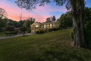 Image of On Lake w\/Dock\/Spa Near UT\/Windrock\/Golf\/ Shopping -Pontoon boat avail. to rent.
