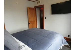 Image of Gorgeous 3 Bedroom Apartment w\/ Free Parking