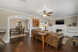 Image of Newly Remodeled 3BR in Town · Cherry Street