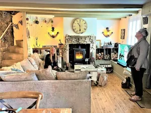 Image of Beach cottage + patio & parking, 2 minutes walk to beach!