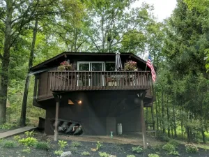 Image of Round Cabin - 5 min to Bedford - Deck - Hike- Golf - Across Omni Bedford Springs