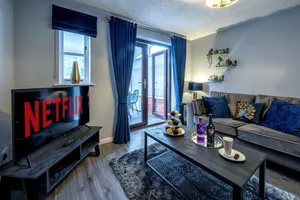 Image of Contractors | Family home 𝙁𝙍𝙀𝙀 Netflix,𝙁𝙖𝙨𝙩 WiFi, near Dudley\/Birmingham