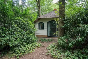 Image of A cozy farmhouse-style cottage in a wooded area with plenty of privacy. Want to get away from it all and enjoy nature? This is possible in this comfortable 4-person accommodation at the Heivlinder near the Speulder Forest and the moors of Ermelo!