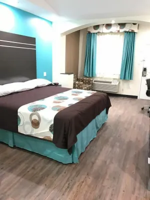 Image of Relax and Recharge! Comfortable Unit Awaits! Minutes Away to Old Town Spring