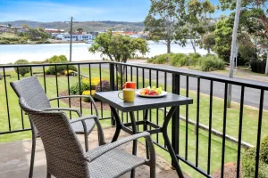 Image of Pelican Waters 7: Upstairs, wifi and aircon