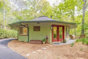 Image of 🌳Forest 🔥Fireplace🆒Vibe📺ROKU🍷Wineries🔥Fire Pit 🛏️Queen 🍔Grill 🌎Nature