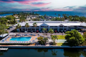 Image of DOLPHINS🐬,BEACH step away,WATER VIEW,SUNRISE, FREE WIFI,FREE PARKING,POOLS #611