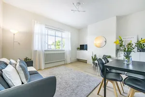 Image of London Calling 3 bed 3 baths 5 mins from train into City